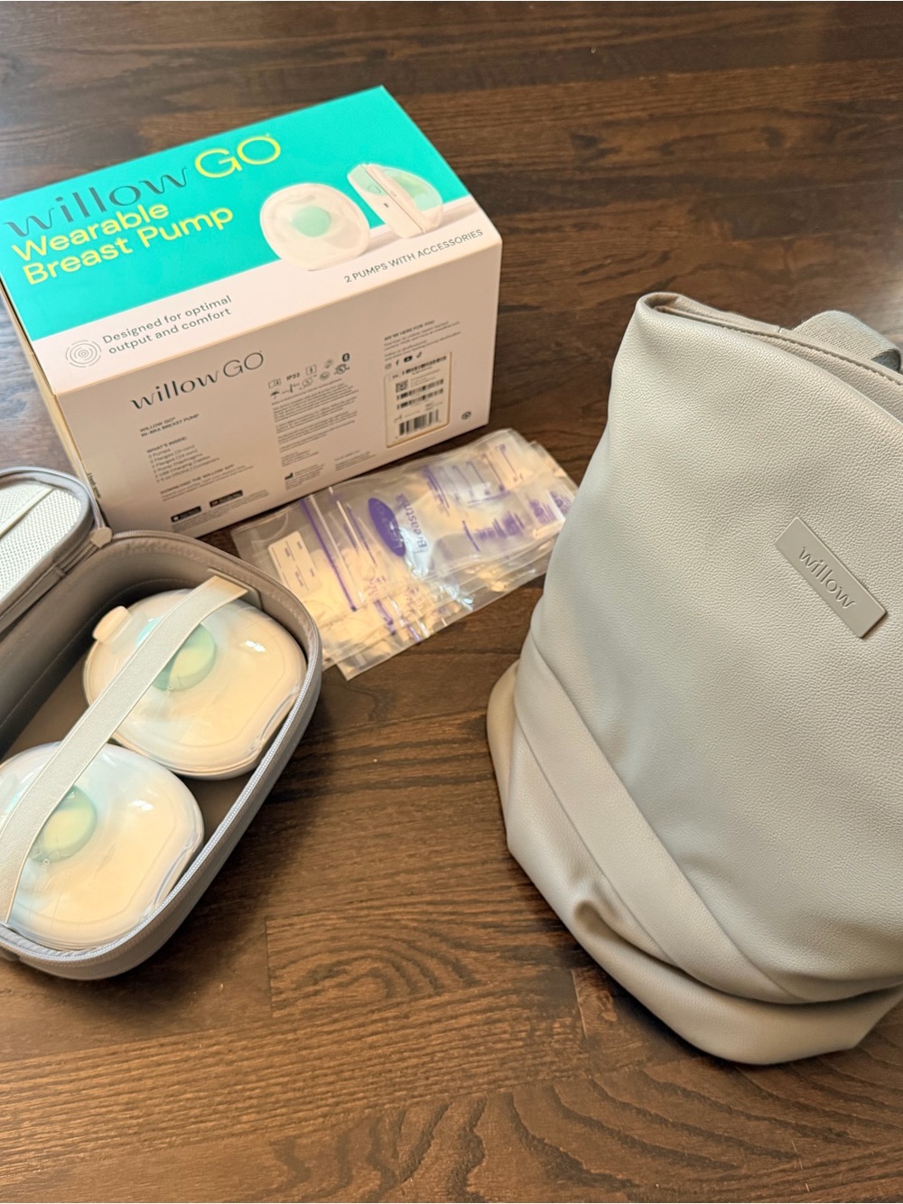 Willow Wearable Breast Pump Bundle with case and bag